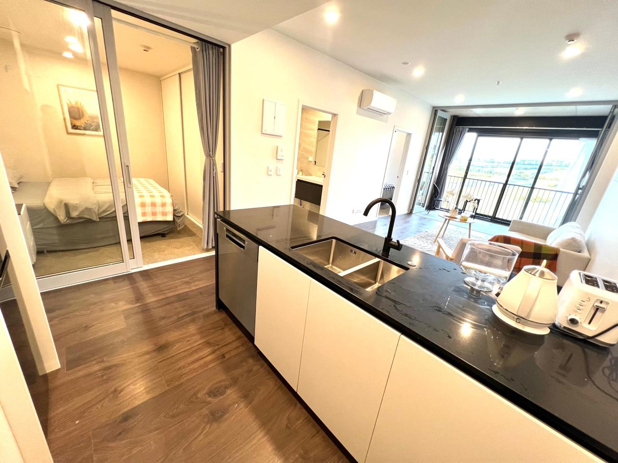 A Modern Cosy Near Highway * Auckland