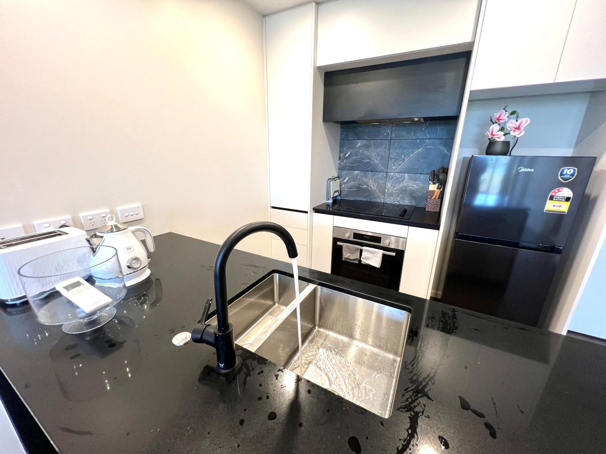A Modern Cosy Near Highway Apartment Auckland