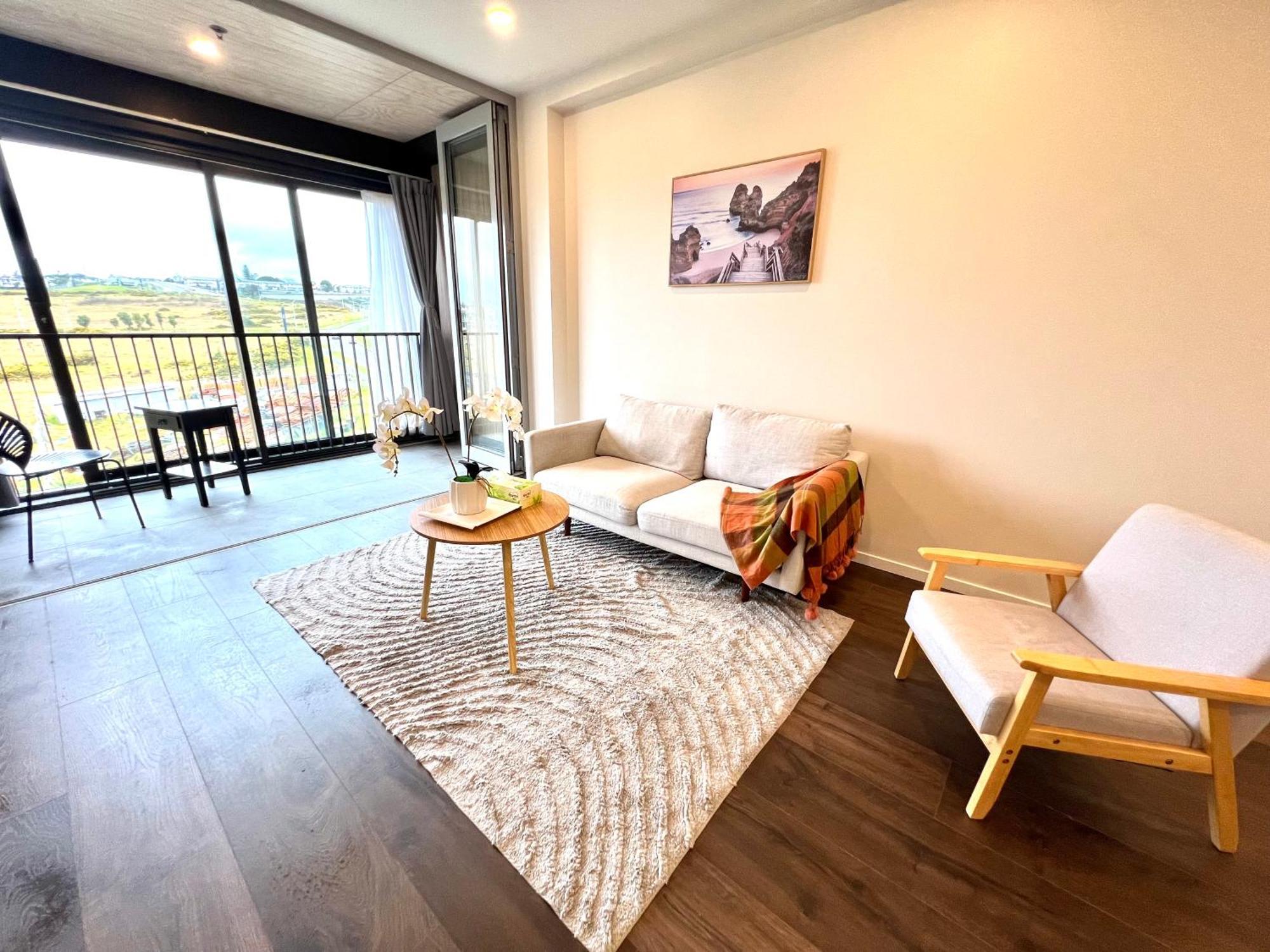 A Modern Cosy Near Highway *