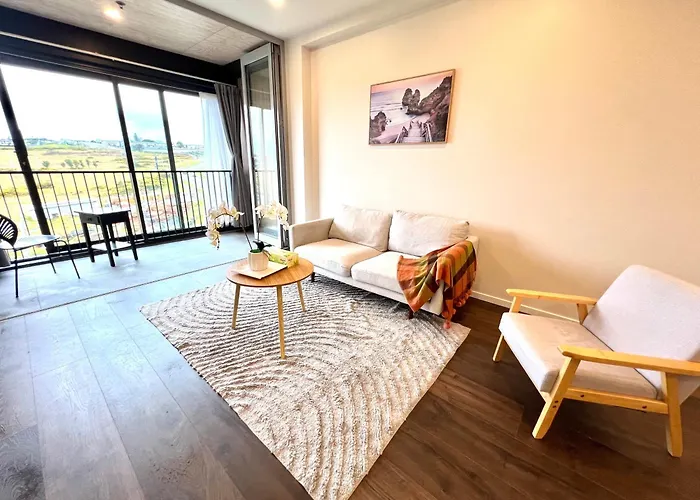 A Modern Cosy Home Near Highway